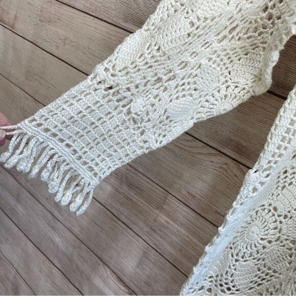VINTAGE INTERNATIONAL SPORTSWEAR CROCHETED FRINGE SWEATER‎ IN CREAM - Picture 5 of 10
